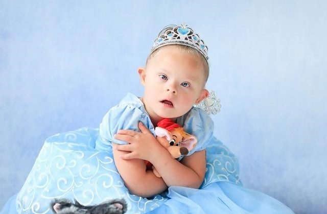 agrandeartedeserfeliz.com - Fotógrafo cria uma série de fotos que apresenta crianças com síndrome de Down como personagens da Disney