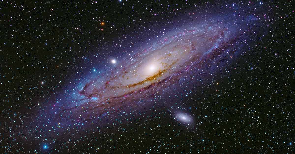 Scientists Detect a Mysterious Red Glow at the Center of the Milky Way Moving Toward the Earth